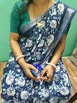 Snapshot of desi_boudi87 chatting on March 18, 10:18 am desi boudi87 online show from March 18, 10:18 am