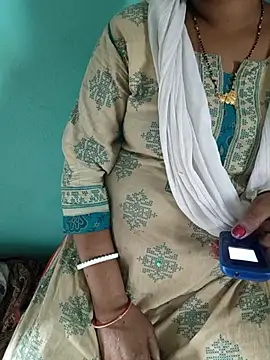Snapshot of desi_boudi87 chatting on April 6, 9:32 am desi boudi87 online show from April 6, 9:32 am