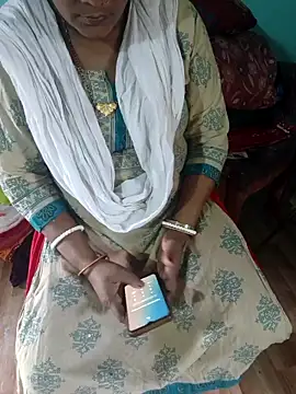 Snapshot of desi_boudi87 chatting on April 14, 9:15 am desi boudi87 online show from April 14, 9:15 am
