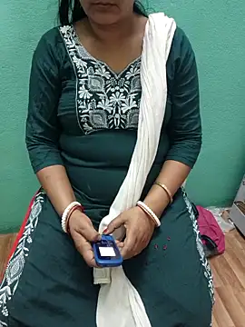 Snapshot of desi_boudi87 chatting on April 16, 3:18 am desi boudi87 online show from April 16, 3:18 am
