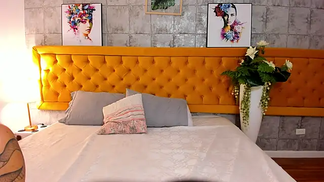 Snapshot of LiilithNova chatting on November 18, 4:06 am LiilithNova online show from November 18, 4:06 am