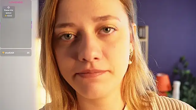 HollieCollelo online show from September 13, 3:06 am