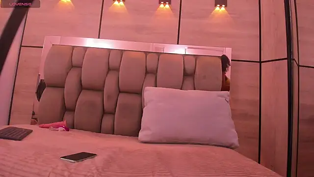 Snapshot of lyana_cowel chatting on October 9, 7:12 pm lyana cowel online show from October 9, 7:12 pm