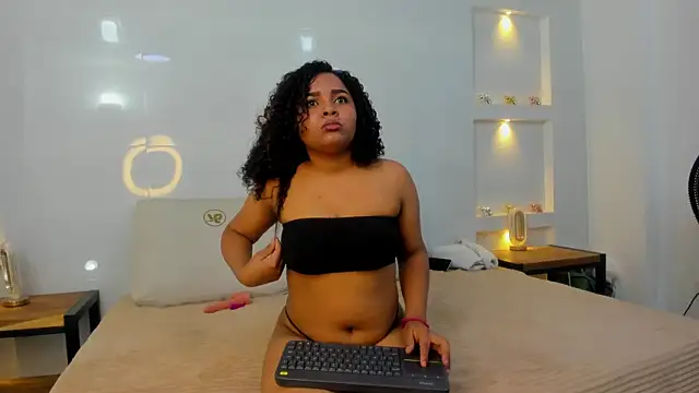 Snapshot of lyana_cowel chatting on October 14, 3:57 pm lyana cowel online show from October 14, 3:57 pm