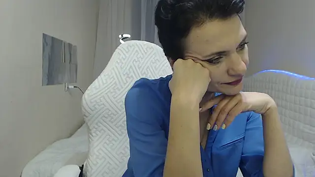 AvaSaturnian online show from November 13, 1:10 pm