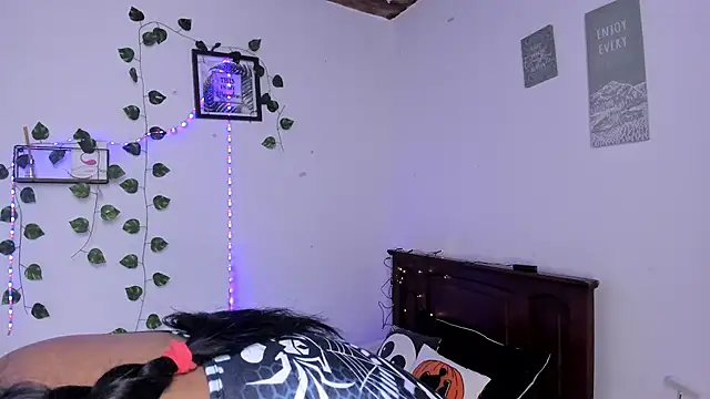 Michluxe 69 online show from December 2, 2:34 pm