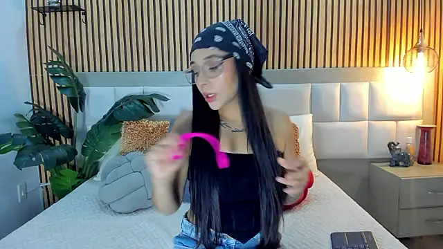 Roseaurora online show from January 15, 1:37 pm