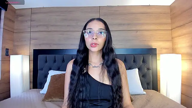 Roseaurora online show from March 18, 1:03 pm