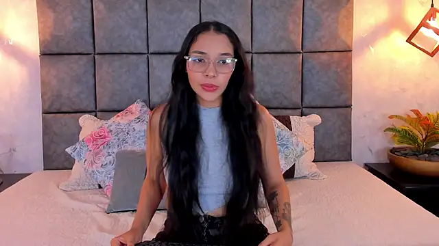 Snapshot of Roseaurora chatting on June 18, 10:52 am Roseaurora online show from June 18, 10:52 am