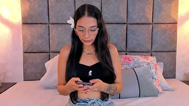 Snapshot of Roseaurora chatting on July 6, 11:18 am Roseaurora online show from July 6, 11:18 am