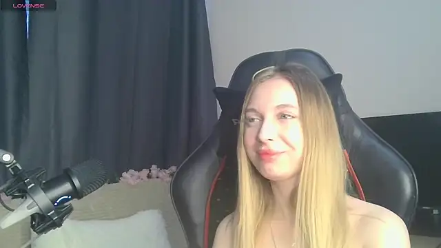 Snapshot of BabbbyFoxxx chatting on October 30, 4:36 am BabbbyFoxxx online show from October 30, 4:36 am