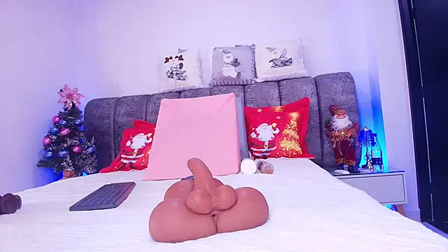 Snapshot of sweegirl69 chatting on December 17, 12:00 pm sweegirl69 online show from December 17, 12:00 pm