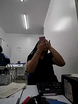 Snapshot of Madisson-04_ chatting on October 4, 12:25 pm Madisson-04 online show from October 4, 12:25 pm