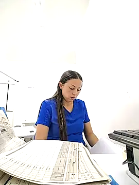 Snapshot of Madisson-04_ chatting on November 6, 9:37 pm Madisson-04 online show from November 6, 9:37 pm