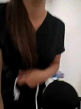 Snapshot of Madisson-04_ chatting on November 17, 12:33 pm Madisson-04 online show from November 17, 12:33 pm