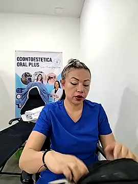 Snapshot of Madisson-04_ chatting on November 19, 12:05 pm Madisson-04 online show from November 19, 12:05 pm