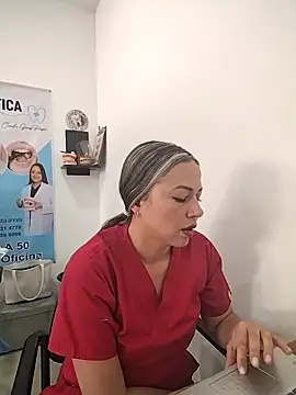 Snapshot of Madisson-04_ chatting on November 21, 6:39 pm Madisson-04 online show from November 21, 6:39 pm