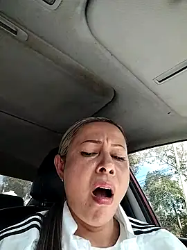 Snapshot of Madisson-04_ chatting on November 22, 7:02 pm Madisson-04 online show from November 22, 7:02 pm