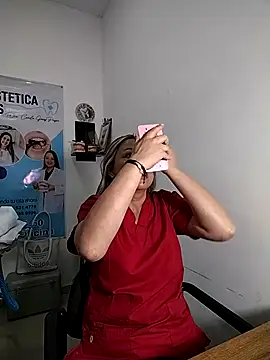 Snapshot of Madisson-04_ chatting on November 25, 12:05 pm Madisson-04 online show from November 25, 12:05 pm