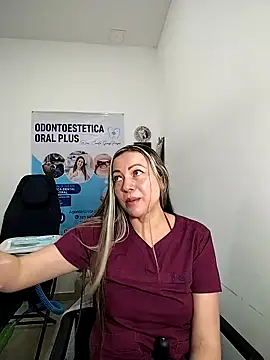 Snapshot of Madisson-04_ chatting on November 26, 3:13 pm Madisson-04 online show from November 26, 3:13 pm