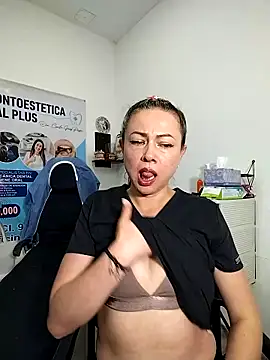 Snapshot of Madisson-04_ chatting on November 28, 12:08 pm Madisson-04 online show from November 28, 12:08 pm