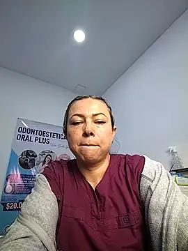 Snapshot of Madisson-04_ chatting on December 1, 6:24 pm Madisson-04 online show from December 1, 6:24 pm