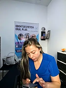 Snapshot of Madisson-04_ chatting on December 2, 6:47 pm Madisson-04 online show from December 2, 6:47 pm