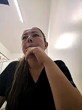 Snapshot of Madisson-04_ chatting on December 3, 2:59 pm Madisson-04 online show from December 3, 2:59 pm