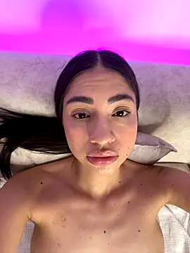 Snapshot of alannasexy__ chatting on November 4, 5:23 pm alannasexy online show from November 4, 5:23 pm