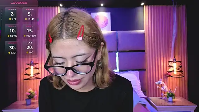 AlanaWalker9 online show from April 13, 11:37 am