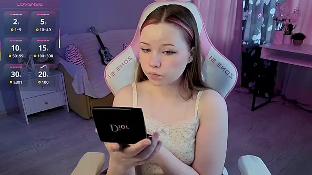 Snapshot of Sweetie_Hope chatting on October 5, 7:28 am Sweetie Hope online show from October 5, 7:28 am