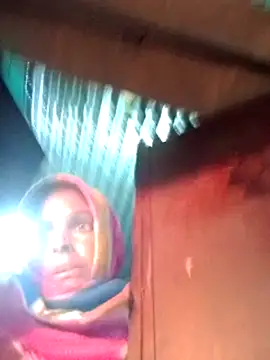 Snapshot of H_seema chatting on February 6, 1:43 am H seema online show from February 6, 1:43 am