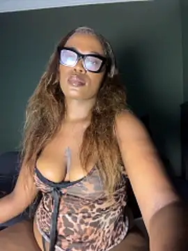 Moonzy77 online show from March 1, 6:21 pm