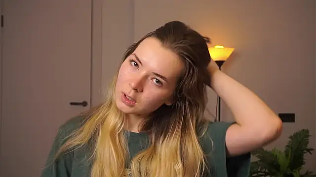 Snapshot of MarlinVarian chatting on September 15, 6:19 pm MarlinVarian online show from September 15, 6:19 pm