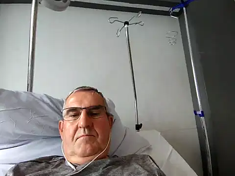 Snapshot of Oldmenhot66 chatting on October 21, 8:37 am Oldmenhot66 online show from October 21, 8:37 am