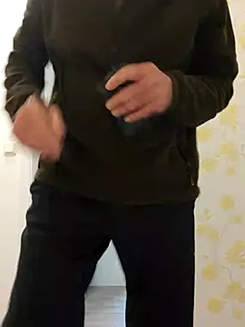 Snapshot of Oldmenhot66 chatting on November 1, 9:11 am Oldmenhot66 online show from November 1, 9:11 am