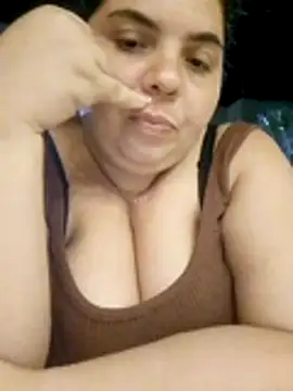 Snapshot of Katherine25 chatting on February 21, 12:22 am Katherine25 online show from February 21, 12:22 am