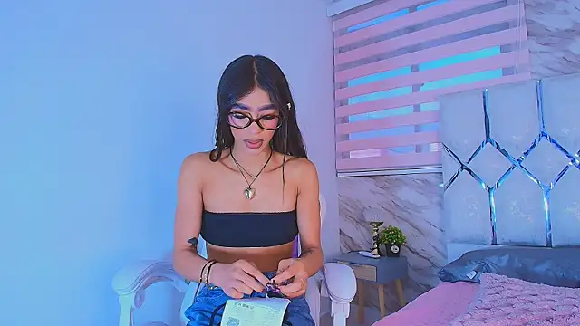 Snapshot of collet_1 chatting on May 31, 12:01 pm collet 1 online show from May 31, 12:01 pm