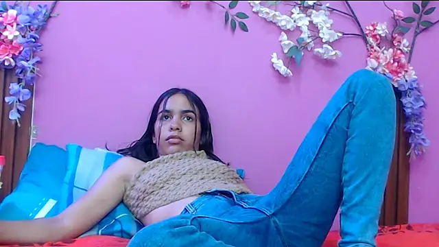 skinnysofia18 online show from September 16, 12:50 pm