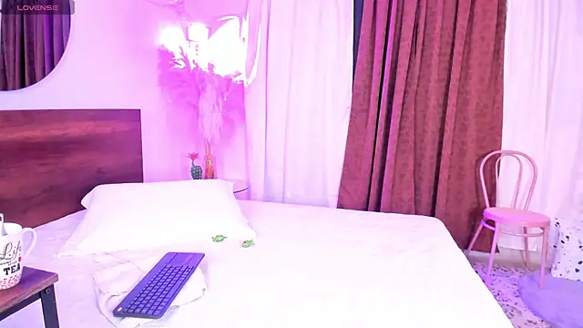 ViolettGomez 93 online show from May 21, 9:00 pm