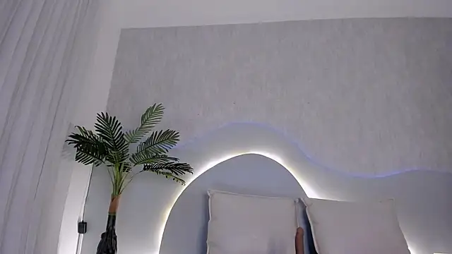 Snapshot of CannelaSmith chatting on April 28, 7:41 pm CannelaSmith online show from April 28, 7:41 pm
