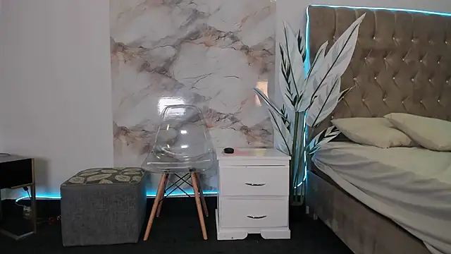 SeleneMakris online show from December 23, 6:22 am