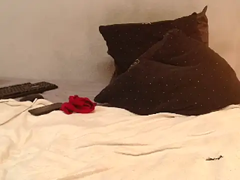 Snapshot of ROYALASS25 chatting on March 8, 6:43 am ROYALASS25 online show from March 8, 6:43 am