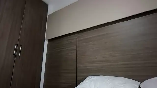 Liiz 01 online show from November 9, 1:26 am