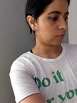 ValerieLove  online show from November 2, 7:27 pm