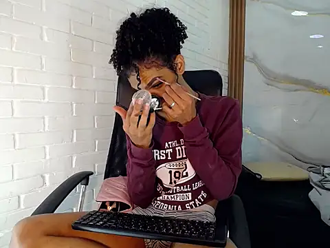 Snapshot of Penelopee_Rouse chatting on September 25, 8:01 pm Penelopee Rouse online show from September 25, 8:01 pm