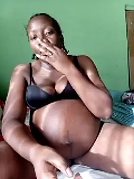 Snapshot of BeautyQueenX22 chatting on January 9, 2:53 pm BeautyQueenX22 online show from January 9, 2:53 pm