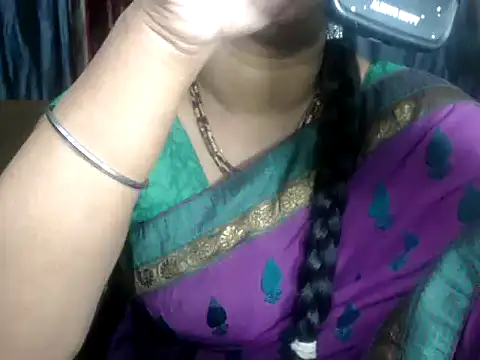 DearKimmi online show from February 6, 8:45 pm