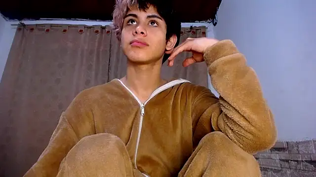 DaraKat18 online show from April 5, 10:18 pm