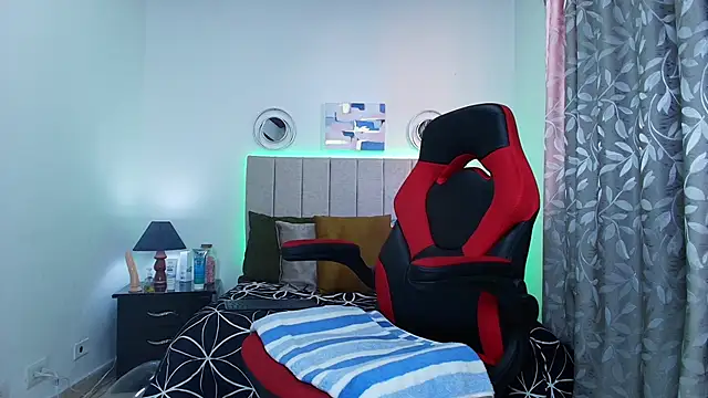 Naomi Redd online show from September 12, 7:47 pm